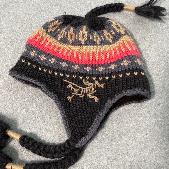 Arc'teryx Wool Beanie Knit Hat Earflap Winter Outdoors Gorpcore Wool Snow - Picture 1 of 9